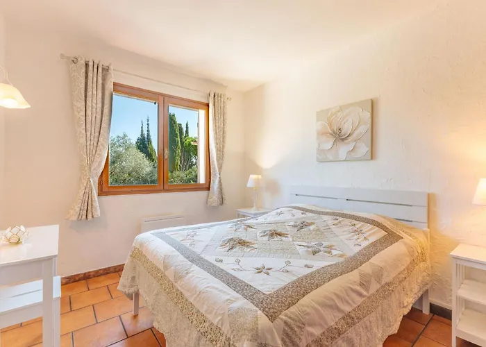 Eden 2 By Halldis 昂蒂布